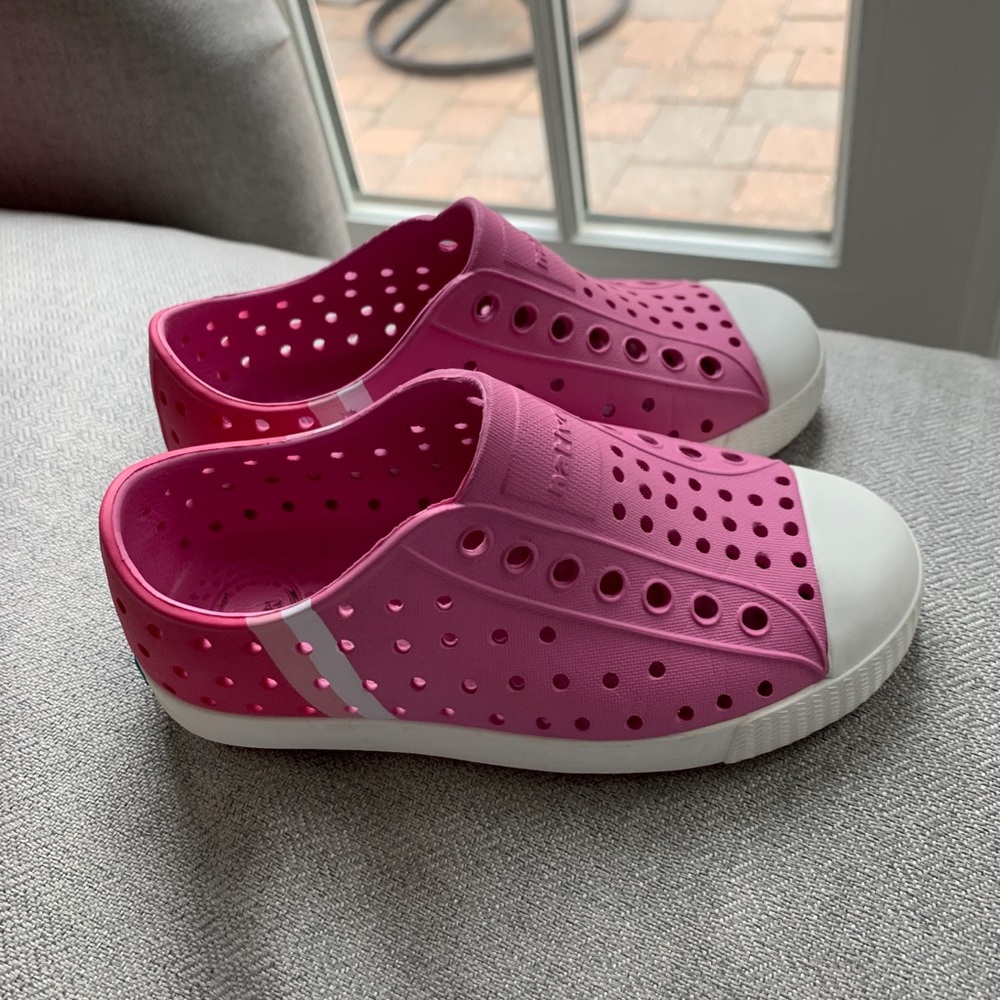 Native pink size 10